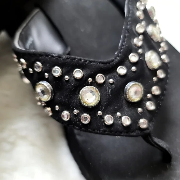 BYYB black flip flops with gemstones on band, lightly worn, size 9 - Picture 6 of 7